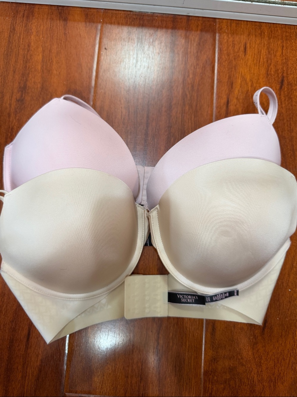 Victoria's Secret push up wide back Bra 36DD 2pack
